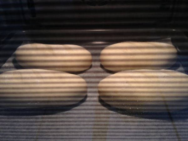 烤箱預熱【180度】，【烤12~15分鐘】，中間調頭一次，讓烤色均勻。