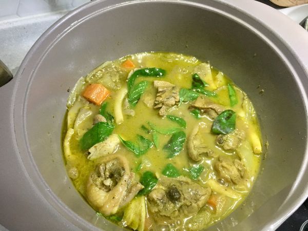 起鍋前加入九層塔就可以囉！