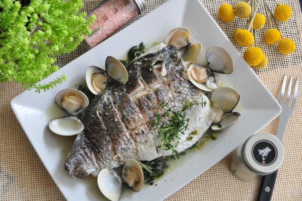 完成健康美味的烤魚獻給最愛的媽媽享用。