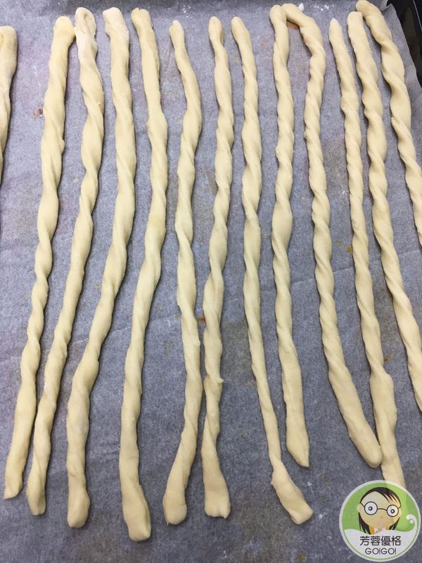 左右捲一下，烤箱預熱180度