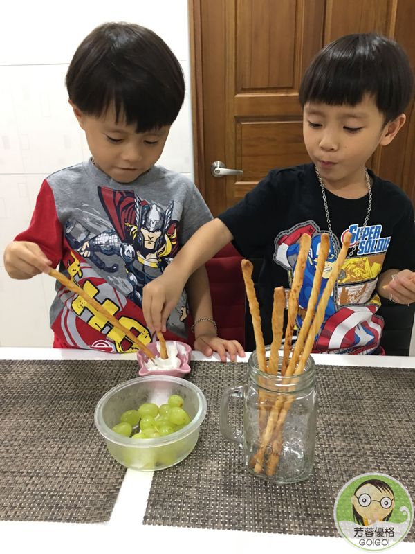 沾著希臘甜心優格吃，超好吃～～