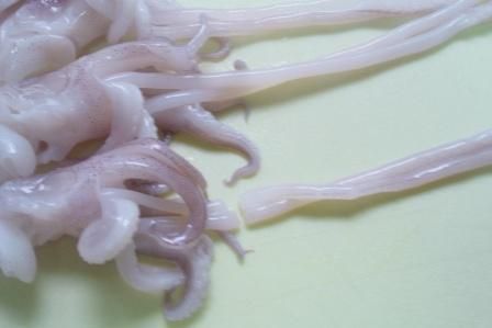 花枝投較長的腳切齊