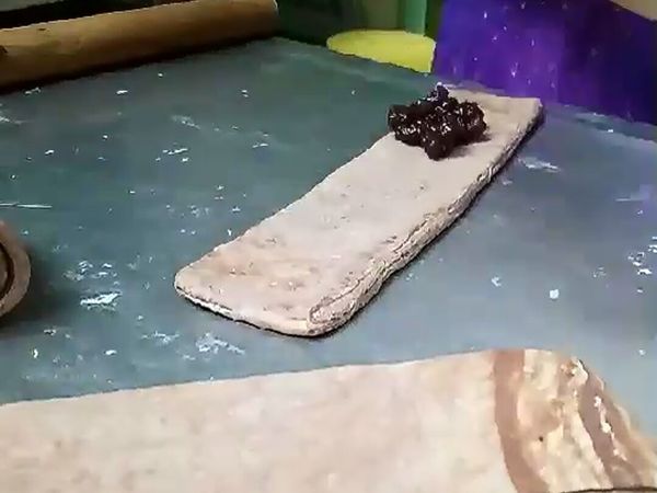 包入紅豆舉起 收口朝下