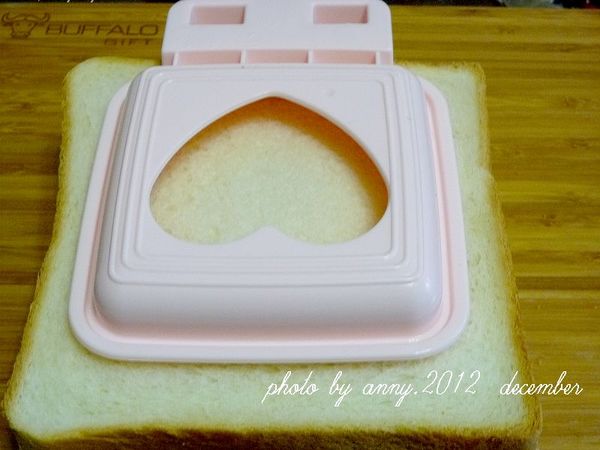 利用模型壓緊土司四邊~