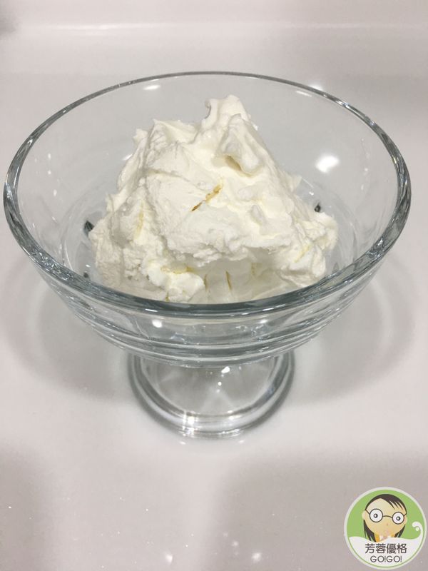 挖一大匙希臘優格