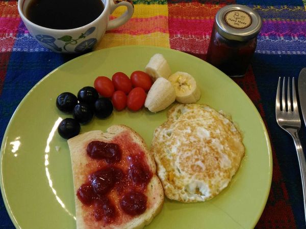 草莓果醬吐司的早晨，
開始活力滿滿的一天喔！