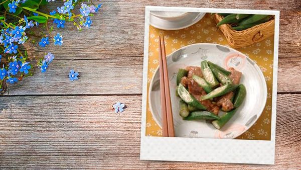 1.牛肉條以材料(a)醃10分鐘。 
2.秋葵切斜片，以滾水燙過。 
3.起油鍋爆香蒜頭，下牛肉炒至快熟，再入秋葵、調味料拌勻。