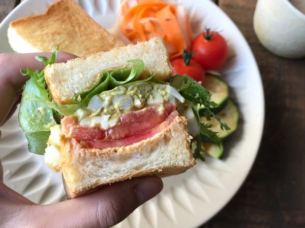 水煮蛋切成小丁
將調味料與水煮蛋全部拌在一起
放置冰箱冷藏