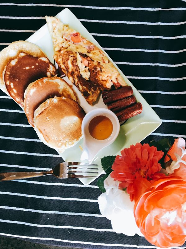 鬆餅煎法，用圓湯匙，將麵糊緩緩倒入，加入少許油的平底鍋，表面開始冒泡，翻面30秒後盛起。