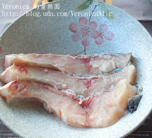 步驟2將魚肉切片