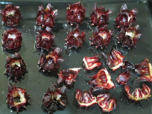 步驟6.把多餘的水瀝乾後，可以選擇自然曬太陽的日曬法。