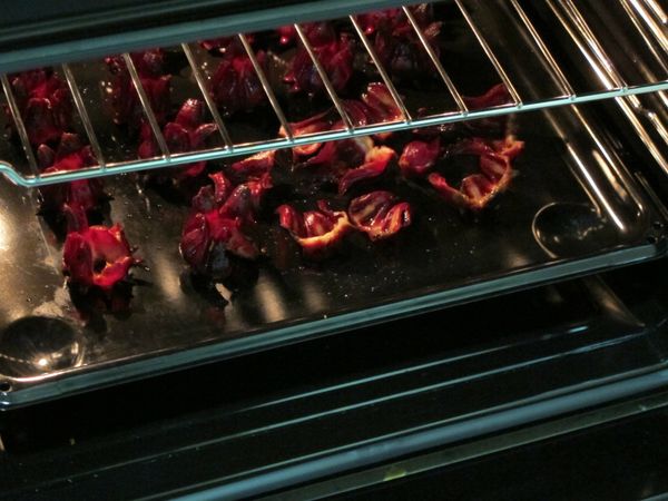 步驟7.或是放進烤箱，將多餘的水份烤乾。(50度烤，不是要烤到完全乾)