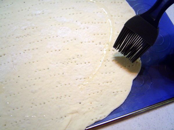 →周邊塗上葵花油(或其他蔬菜油)