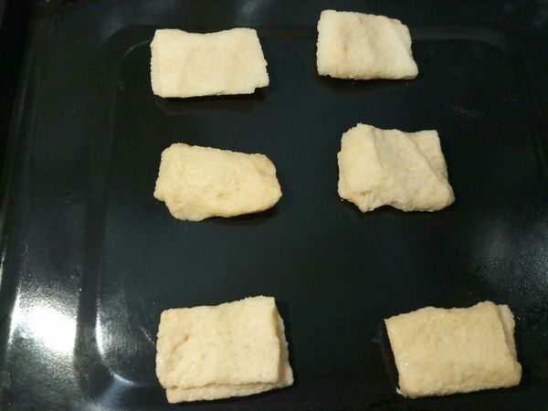 擠掉多餘的鮮奶茶