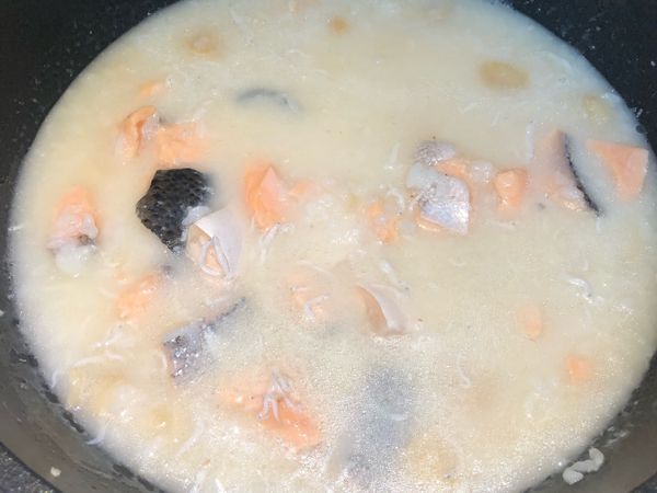 把紅棗拿出來
把除了切丁大黃瓜之外的食材全部放進去然後煮成略糊狀