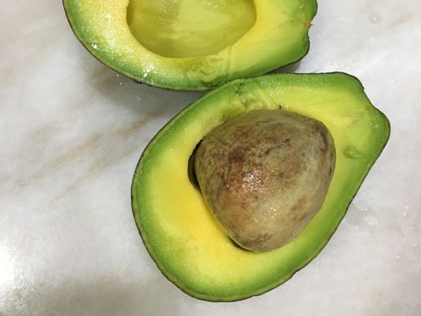 把所有食材一起放在容器或大杯子里，用料理棒打到变液体状即可食用