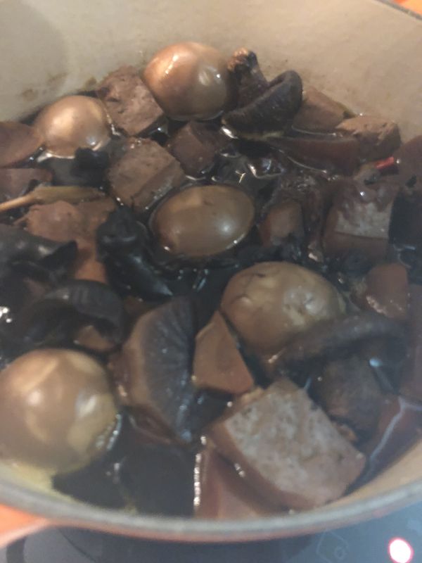 煮４５分鐘後，可以關火。
讓其在鍋中靜置１小時，可以美麗上桌。