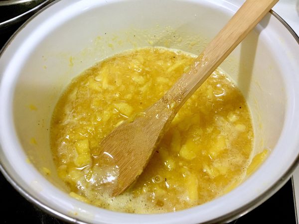 中大火煮沸後，轉小火煮20-30分
過程中要經常攪拌煮至濃稠