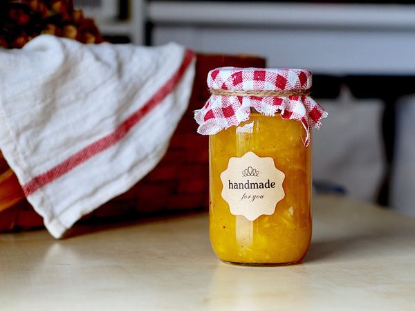 裝飾一下變成可愛的果醬嘍
自製果醬送人很有誠意喔