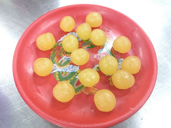 將鳳梨膏均分成15份，每份12g。