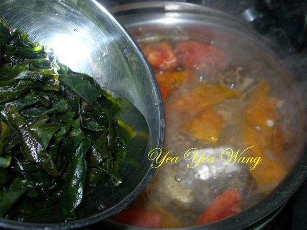 最後放入海帶芽2min,再放入鹽及胡椒粉即可