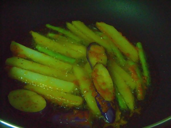 炸食蔬的時間都不用太多喔~

起鍋前用廚房紙巾吸去多餘的水份和油脂即完成~