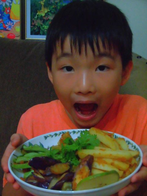 炸物都會讓人一口接著一口~

小孩也都搶著吃呢！

再配上啤酒或可樂就太完美了~