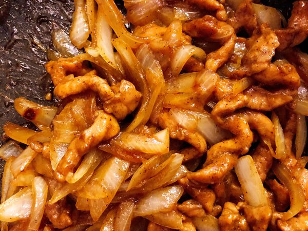 每個人味道不同 看情況調味 我比較重口味 喜歡下飯的菜 如果你跟我一樣 可以按照我的食譜加調味料