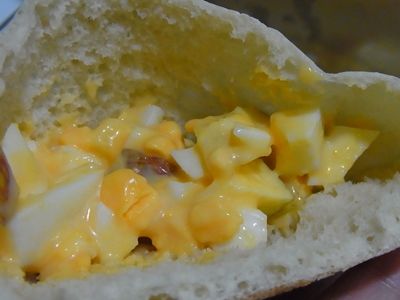 烙好的餅切半，將喜歡的餡料放進去就完成好吃的口袋餅^^