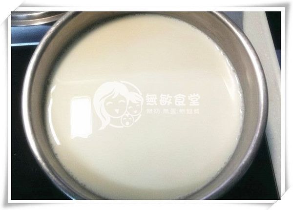 豆漿-可選擇購買市售的無糖豆漿, 或自己煮豆漿...由於煮豆漿步驟和時間比較複雜和長, 如果對煮豆漿有興趣的話, 可參考完整版的豆布丁食譜
http://ke591217.pixnet.net/blog/post/383267446