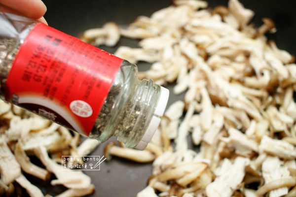 加入全部調味料，拌勻後即完成。