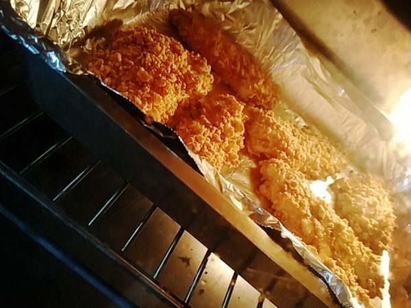 放入預熱好220°的烤箱10~15mins(需留意表面上色狀況)至表面麥片微焦香即可取出。