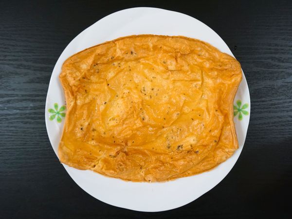 從烤盤脫模，黏住的部份用湯匙鏟起。單吃或包裹食材皆可。