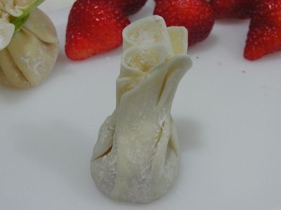 放在虎口上收口、捏緊。