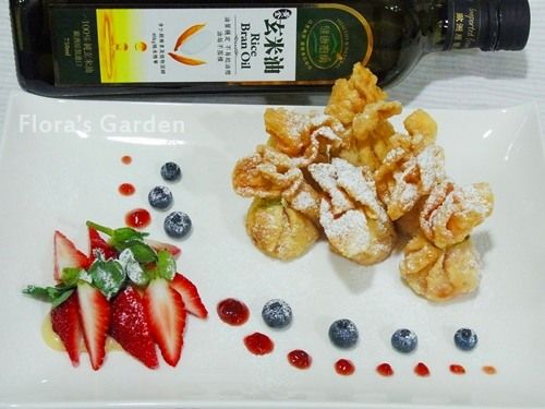 黃金玄米油是100%的純種油，40公斤僅能萃取出1公斤的糙米精華，具有天然獨特糙米營養素-Y殼維素，這是天然抗氧化素，較維生素E更為罕見稀有。 依據食品衛生管理局資料顯示，玄米油為目前市面上發煙點為最高(250度)之 食用油種。油煙多不健康、對煮婦的肺部更有嚴重的威脅，黃金玄米油用起來真的好放心^^