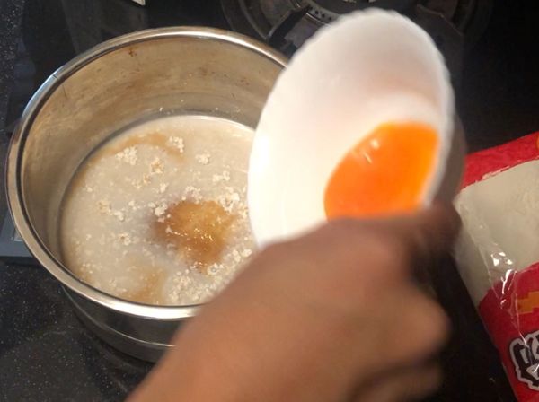 加入蛋黃