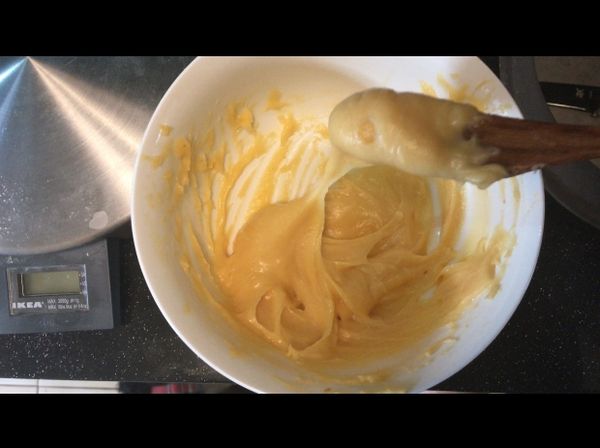 不能太濕也不能太乾，成濃稠狀