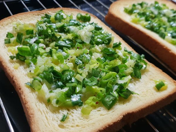 放入烤箱180度10分鐘就出爐囉！喜歡酥脆口感的吐司溫度可以提升為190度