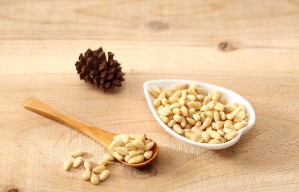 用清水清洗紅豆、松子