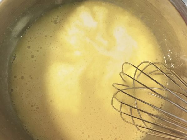 依序加入牛奶攪拌