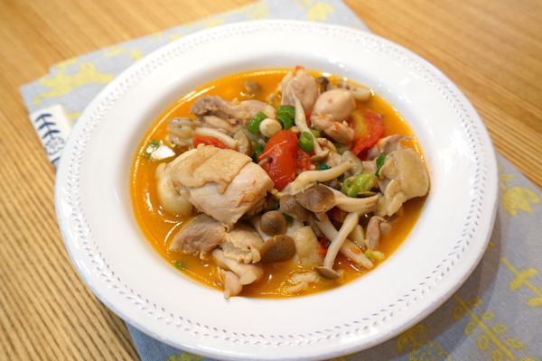 最後加入蔥花，熄火、拌勻即完成!