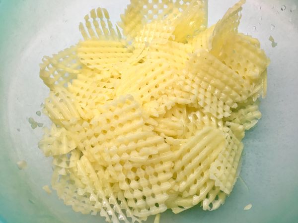 馬鈴薯刨成片狀