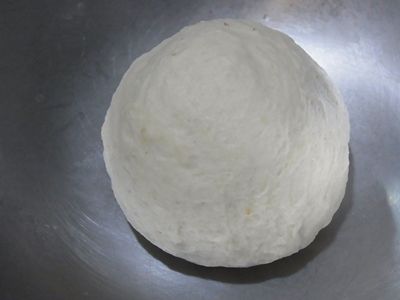 再加油揉成表面光滑，靜置20~30分鐘。