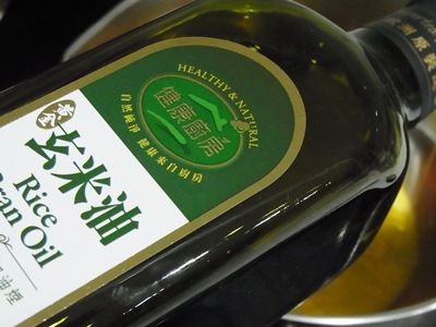 油溫190度炸--先丟一小塊麵團下去，要完全沉到底，很快浮起來就是可以的油溫。