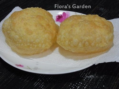 黃金玄米油是100%的純種油，40公斤僅能萃取出1公斤的糙米精華，具有天然獨特糙米營養素-Y殼維素，這是天然抗氧化素，較維生素E更為罕見稀有。 依據食品衛生管理局資料顯示，玄米油為目前市面上發煙點為最高(250度)之 食用油種。油煙多不健康、對煮婦的肺部更有嚴重的威脅，黃金玄米油用起來真的好放心^^