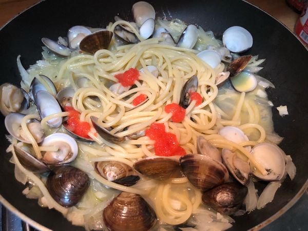 放入一大匙明太子醬, 攪拌均勻之後就可以了喔。