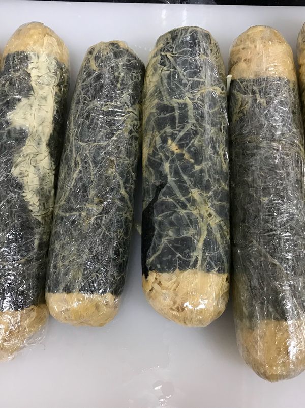 包好之後入蒸籠，蒸40分鐘
電鍋約一杯半的水

這次準備的量，大約是七條
如果包的料比較少
數量會更多條