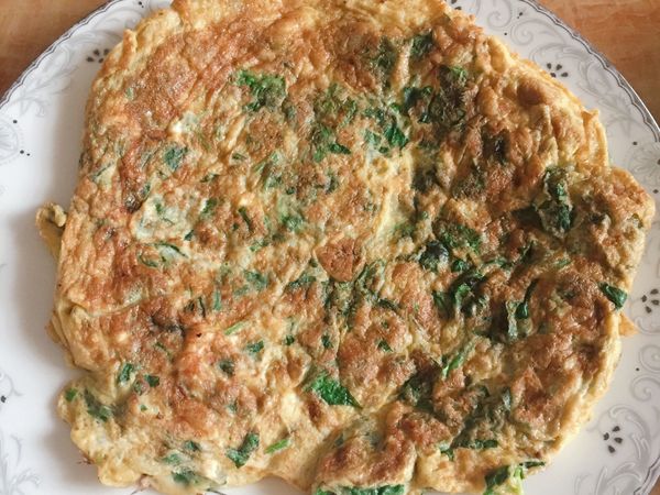 不沾鍋少許油（又刷子均勻塗抹）熱鍋，倒入兩面煎熟即可.