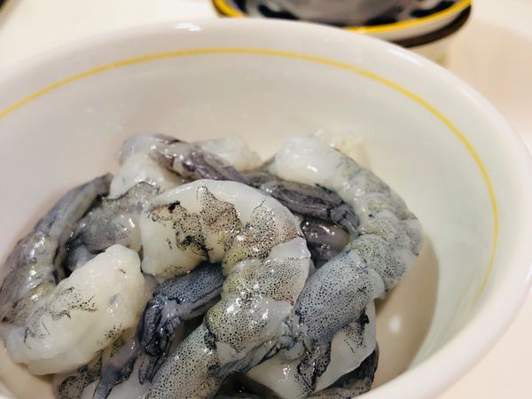 蝦仁洗淨瀝乾水分用一點點鹽巴（份量外）醃一下