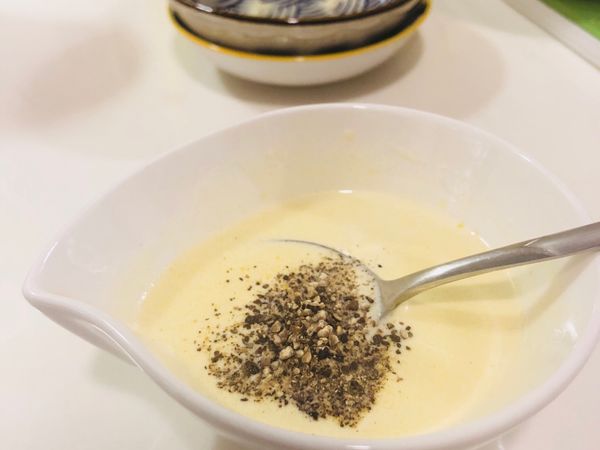 赤藻糖醇和粗黑胡椒粉隨自己心意添加